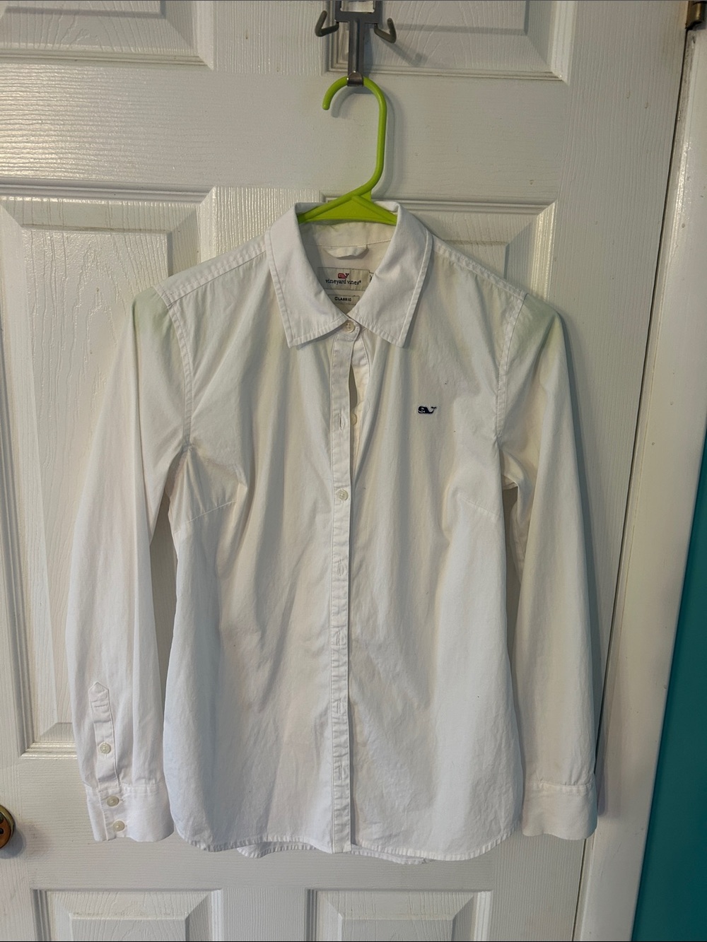 Vineyard Vines White Button-Down Shirt with Navy Logo